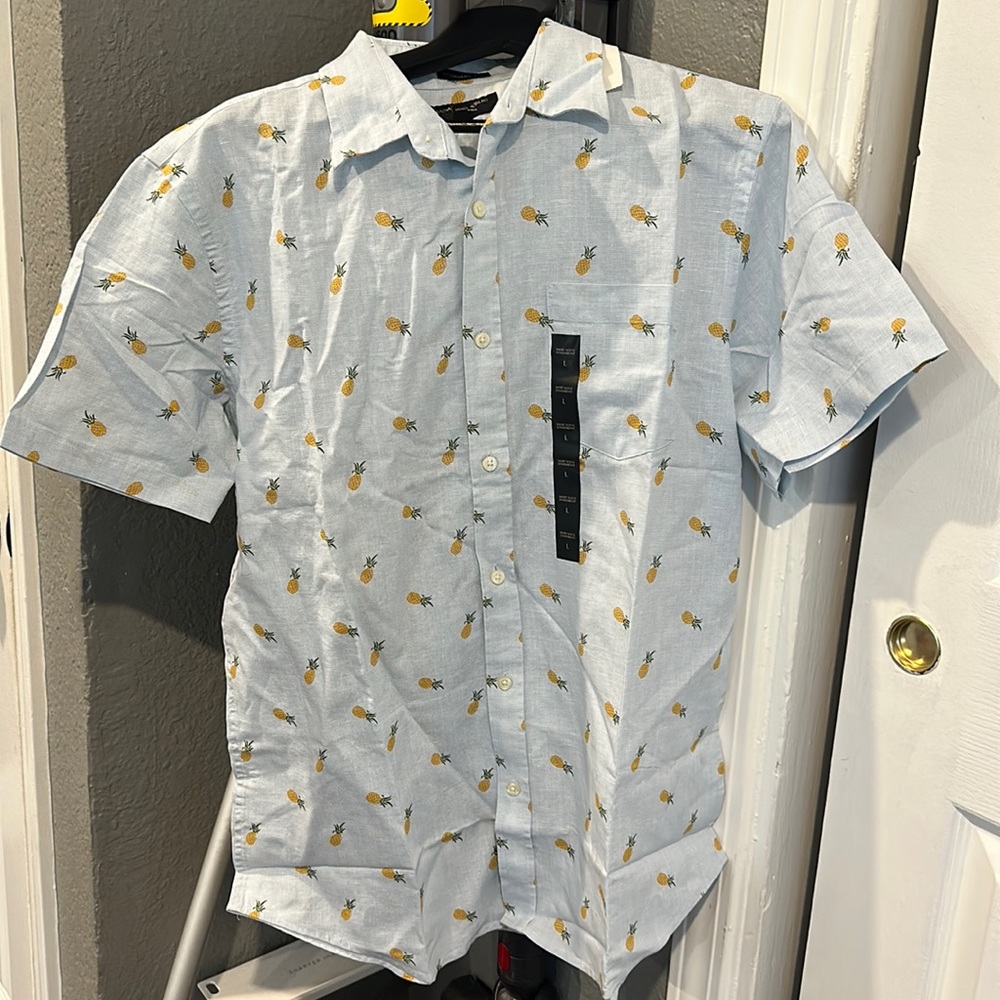 Man pineapple button shirt.